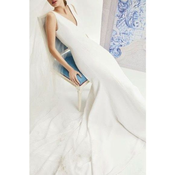 Carolina Herrera Hazel Wedding dress - Picture 3 of 11